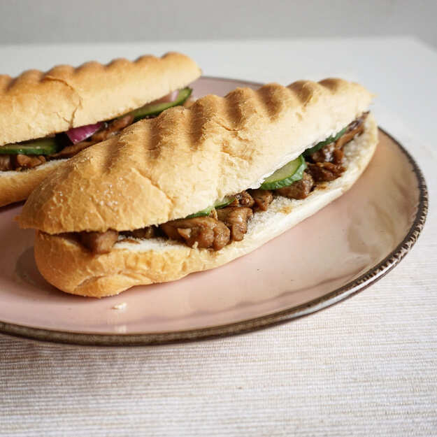 Sandwich mit Sojahuhn aus Surinam